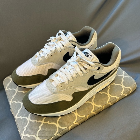 Nike Air Max 1 OG
(White Black / Medium Olive) - Picture 1 of 12